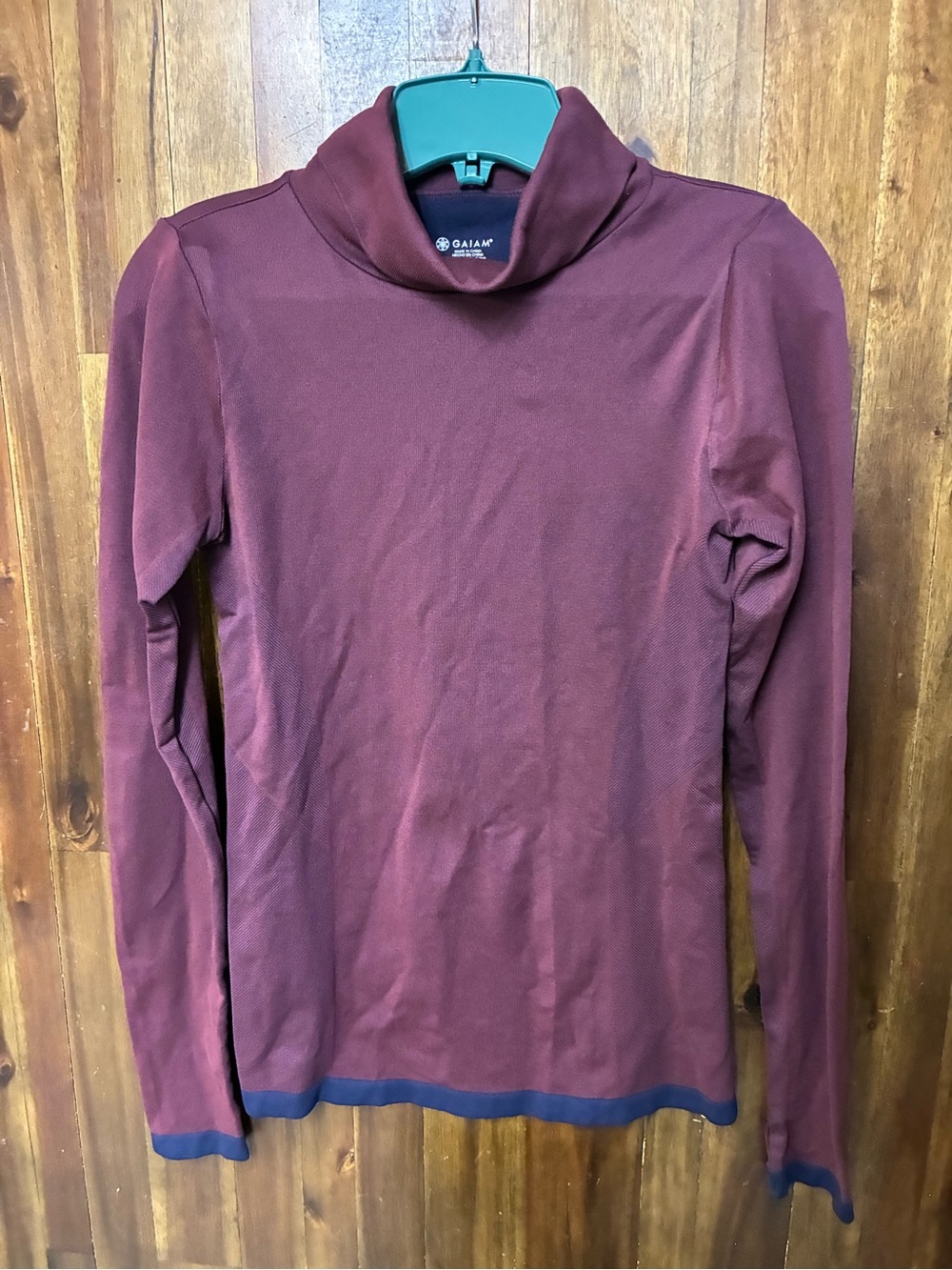Gaiam Women’s Burgundy Long-Sleeve Turtleneck Active Top (XS)